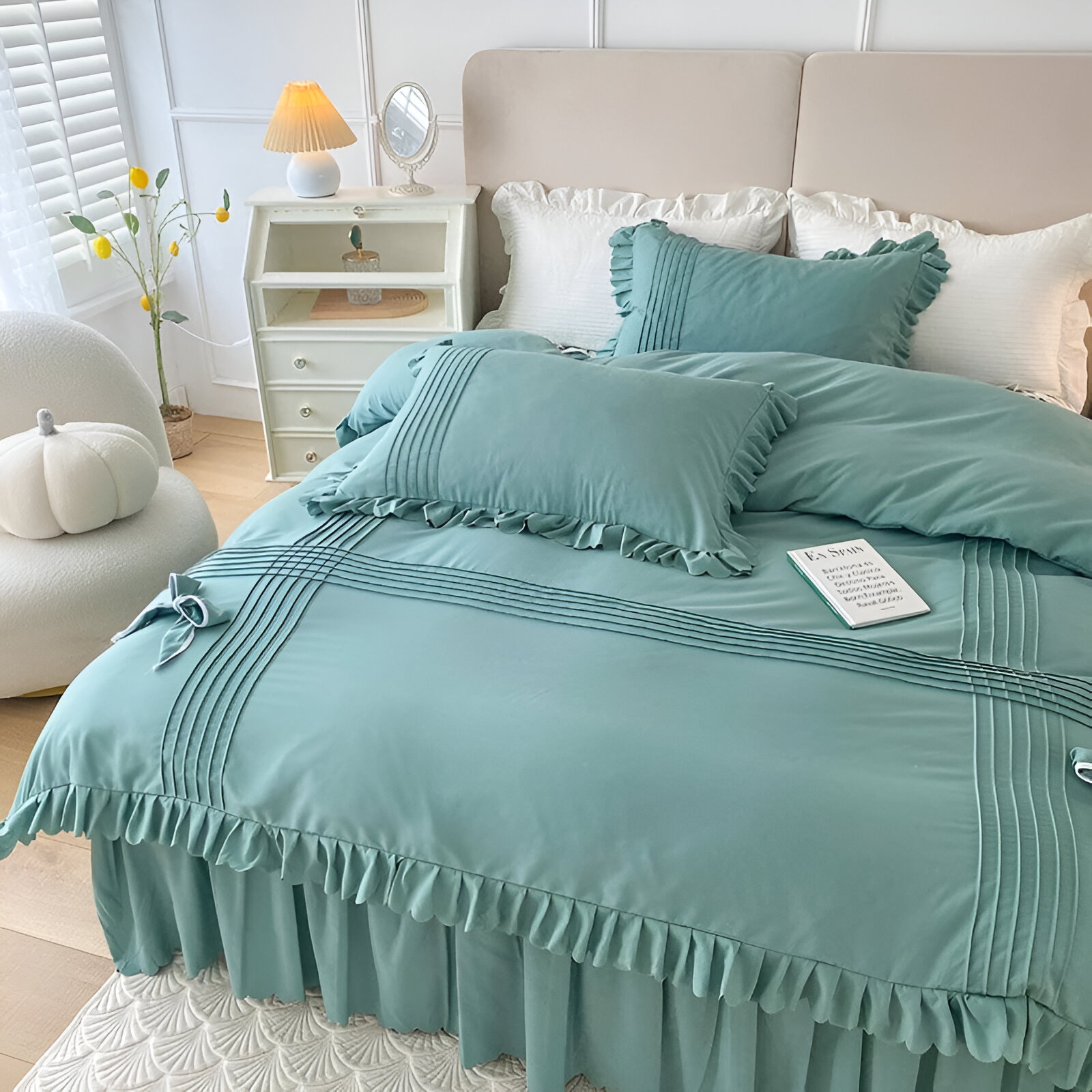Duvet Set with Pleats and Ruffle